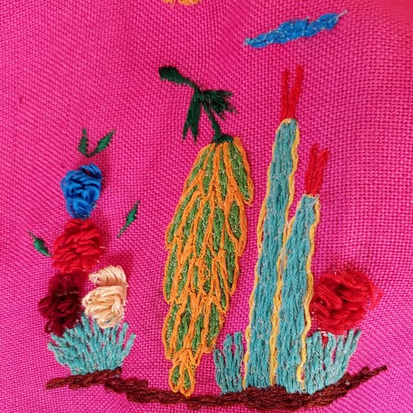 Vintage wool, Hand Embroidered poncho - Picture 5 of 8